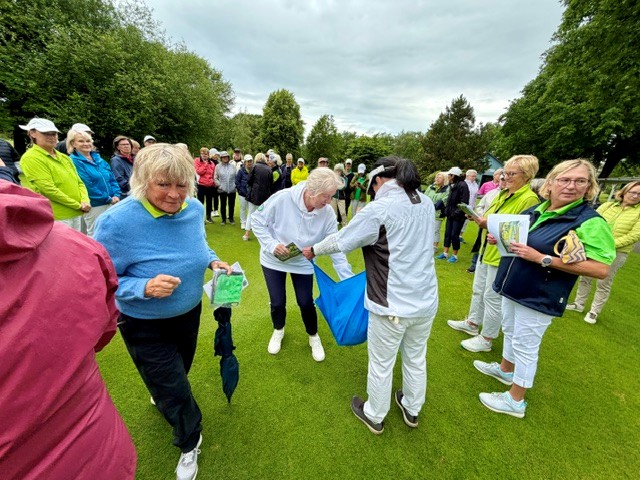 Dienstagsdamen mit Gästen aus 4 befreundeten Golfclubs Dienstagsdamen mit Gästen aus 4 befreundeten Golfclubs