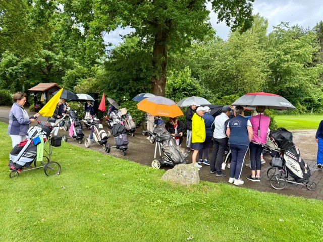 Dienstagsdamen mit Gästen aus 4 befreundeten Golfclubs Dienstagsdamen mit Gästen aus 4 befreundeten Golfclubs